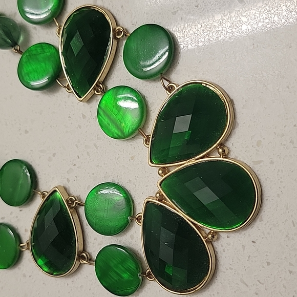 Charming Charlie Emerald Green and Gold Statement Necklace - Picture 3 of 4